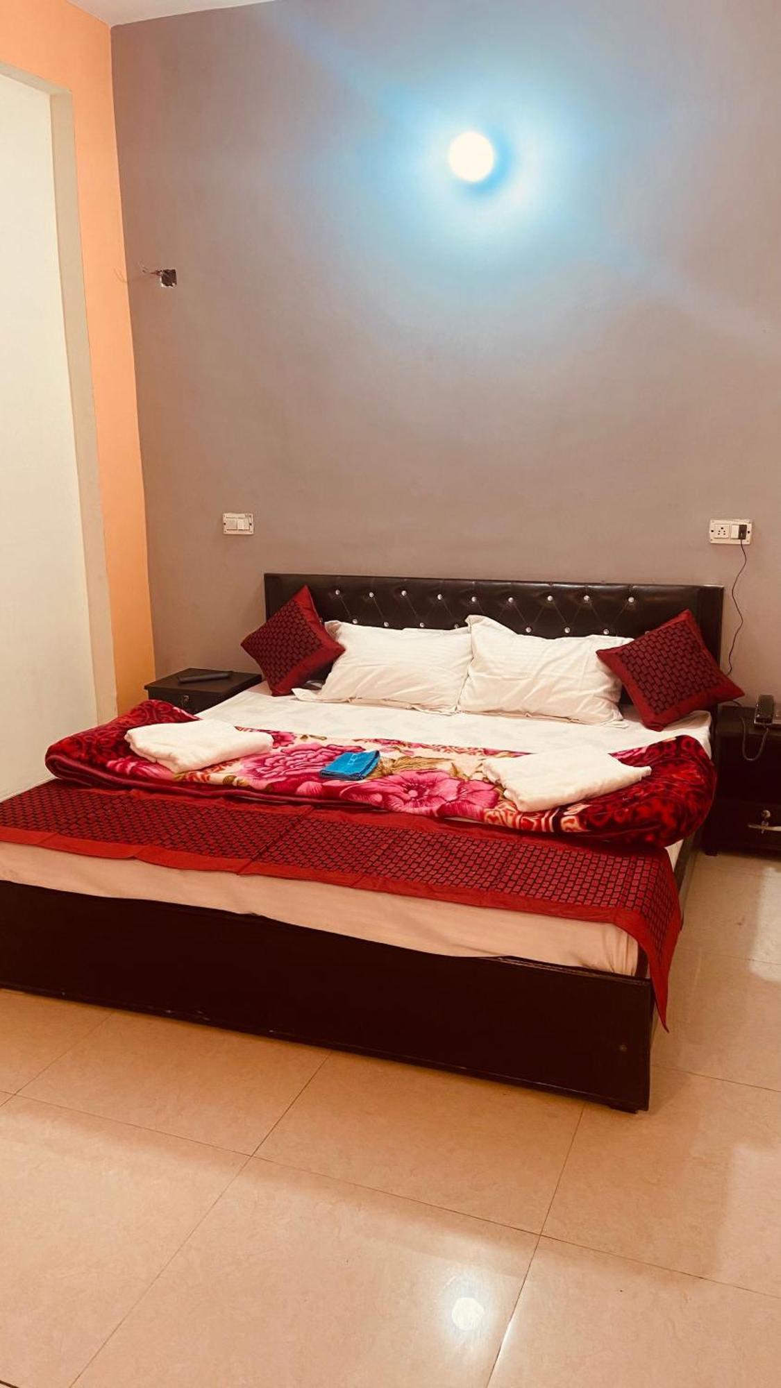 Oyo Tree House Near Badarpur Border Metro Station Hotel New Delhi